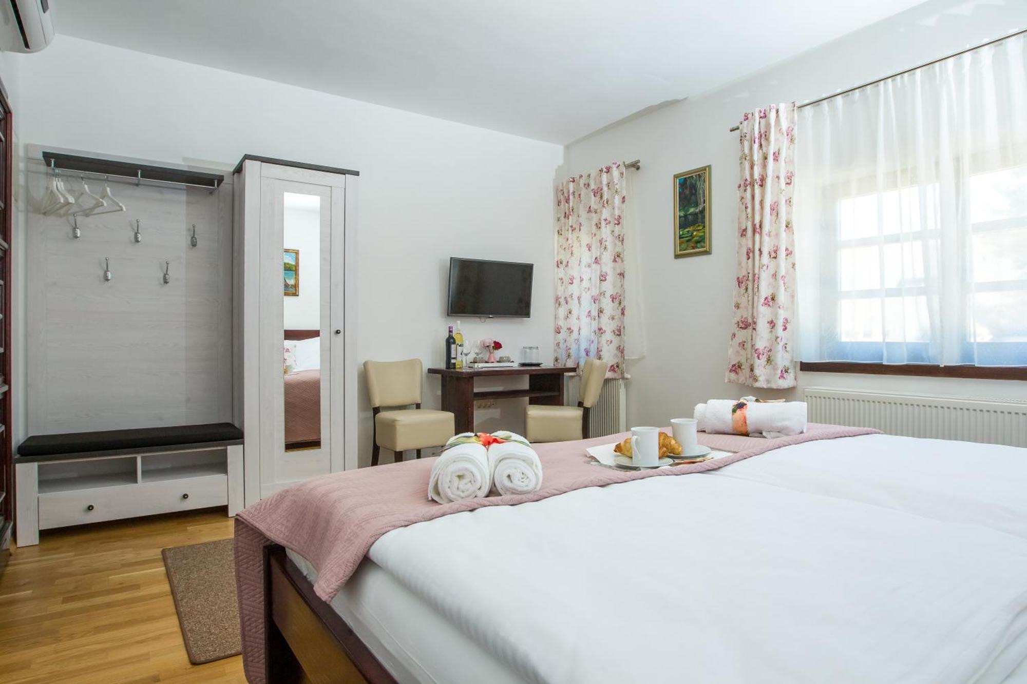 B&B Lady Of The Lake Jezerce Oda fotoğraf